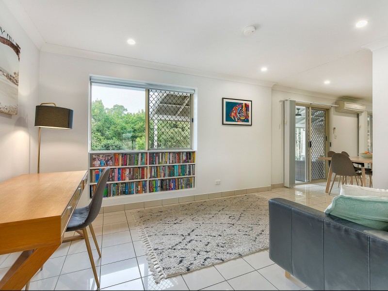 43 Hillenvale Avenue, Arana Hills QLD 4054