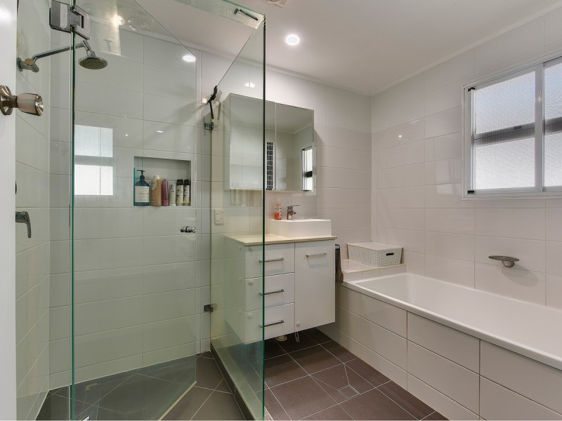 32 Amott Street, Stafford Heights QLD 4053