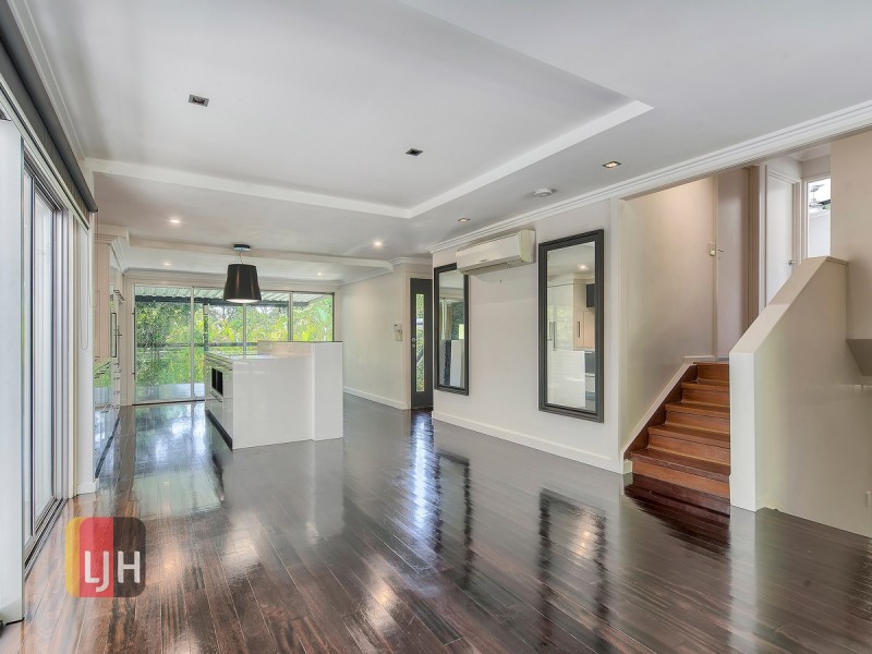 31 Amott Street, Stafford Heights QLD 4053