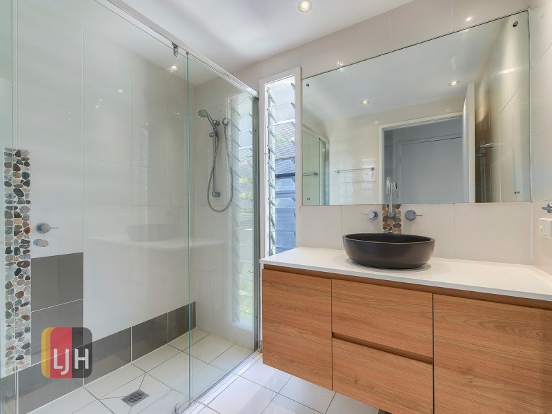 31 Amott Street, Stafford Heights QLD 4053