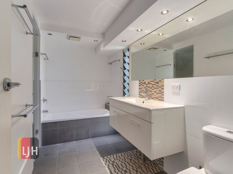 31 Amott Street, Stafford Heights QLD 4053