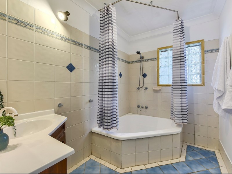 313 Kitchener Road, Stafford Heights QLD 4053