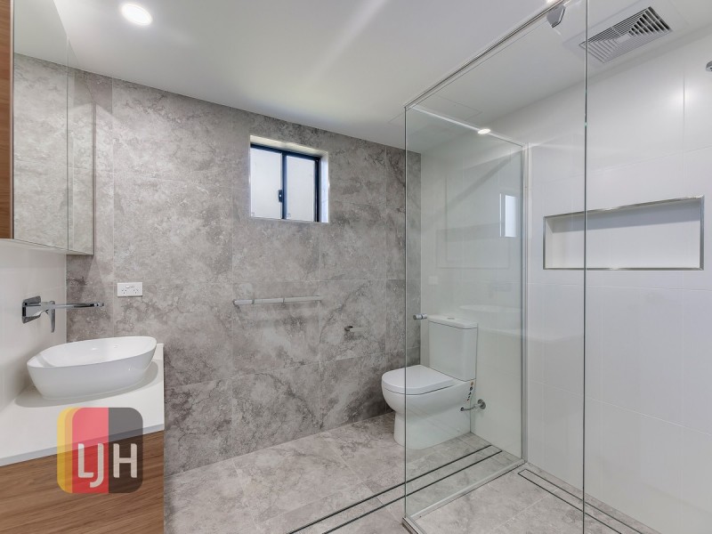 2/27 Elwyn Street, Northgate QLD 4013