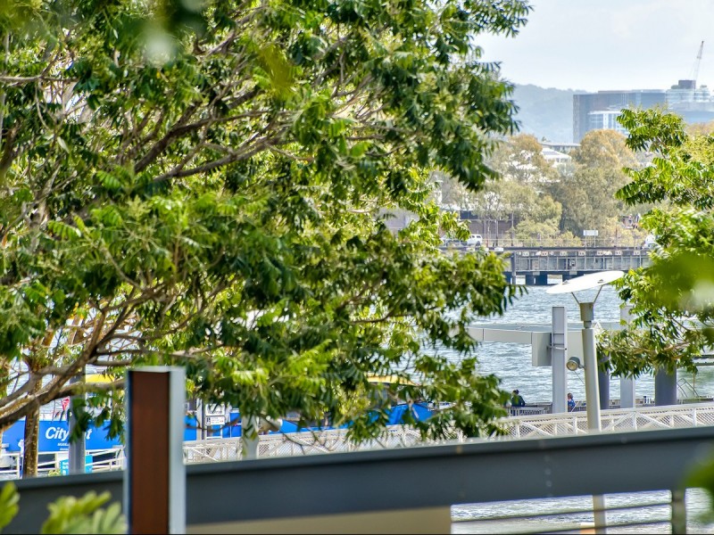 2204/118 Parkside Circuit, Hamilton QLD 4007