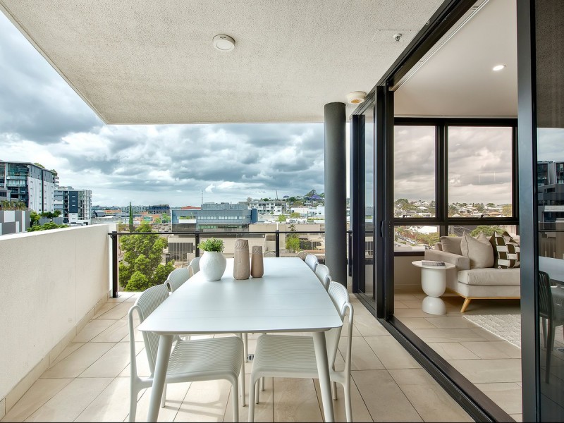 506/27 Commercial Road, Newstead QLD 4006