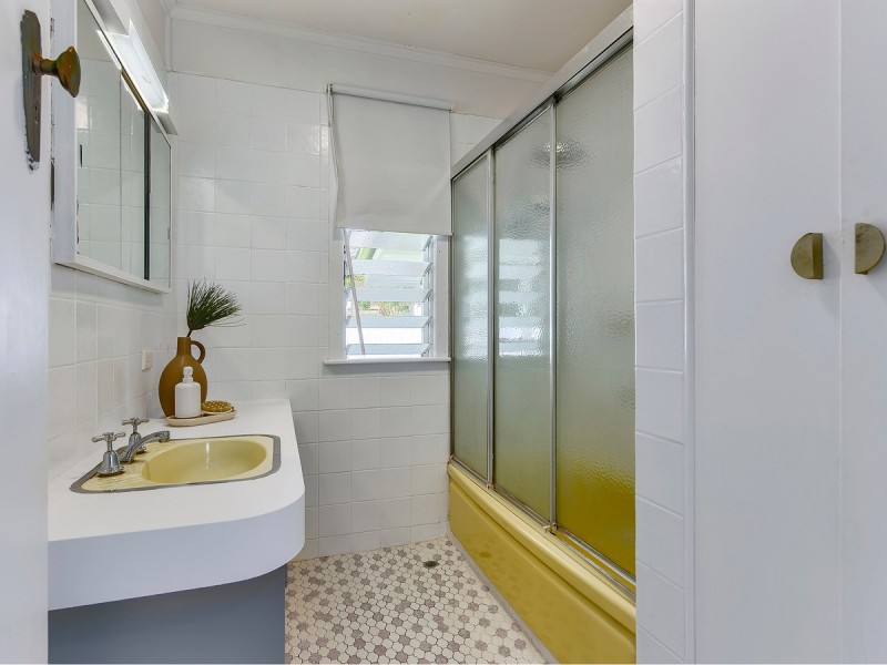 15 Allowrie Street, Stafford QLD 4053