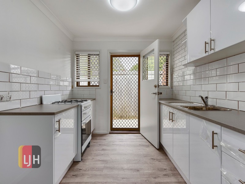 2/39 Ellen Street, Woody Point QLD 4019