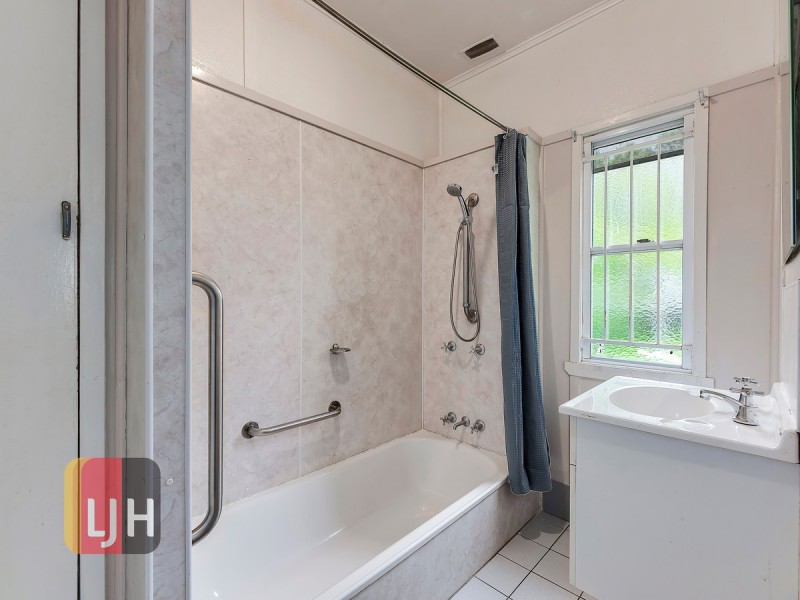 38 Hoolan Street, Stafford QLD 4053