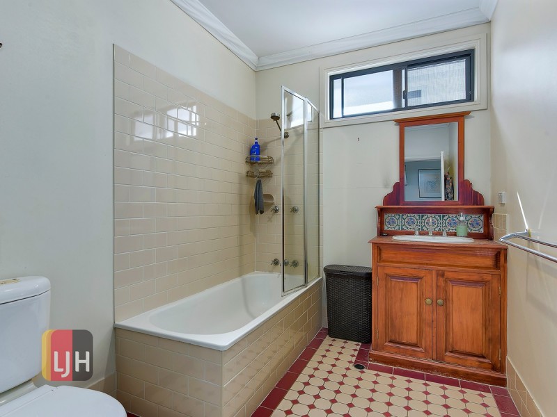 26 Twelfth Avenue, Kedron QLD 4031