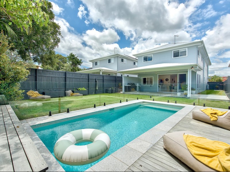 11 School Road, Stafford QLD 4053