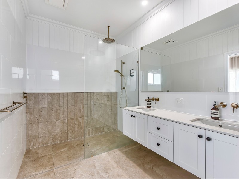 11 School Road, Stafford QLD 4053