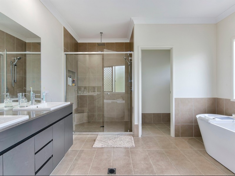 47 Pangeza Street, Stafford Heights QLD 4053