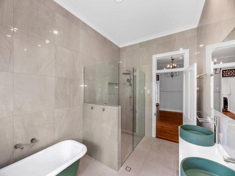 1 Glengowrie Lane, Red Hill QLD 4059