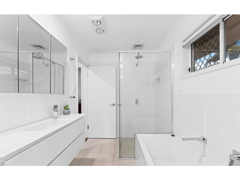 1 Euratha Street, Stafford Heights QLD 4053