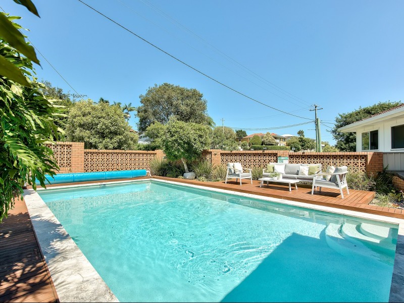 1 Euratha Street, Stafford Heights QLD 4053