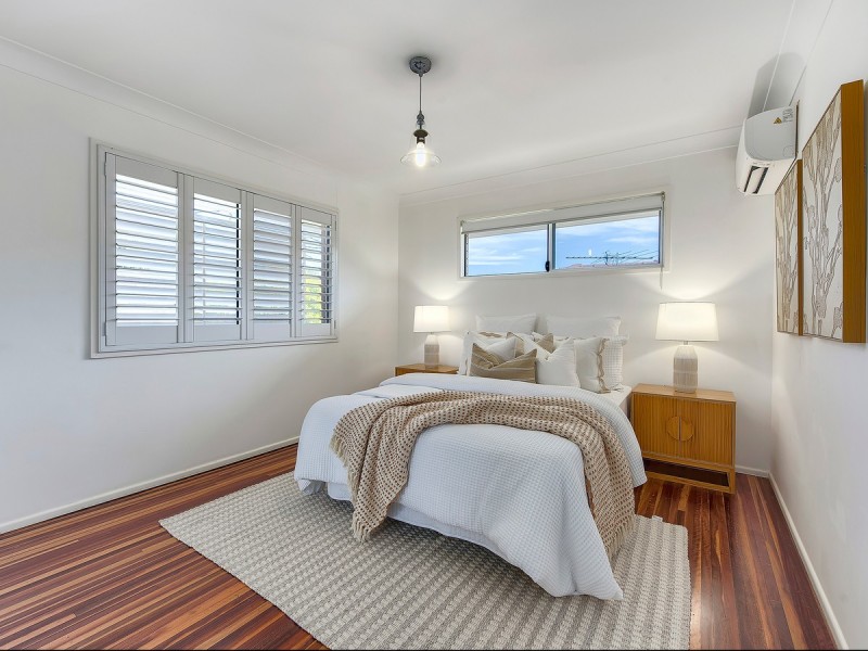 1 Euratha Street, Stafford Heights QLD 4053