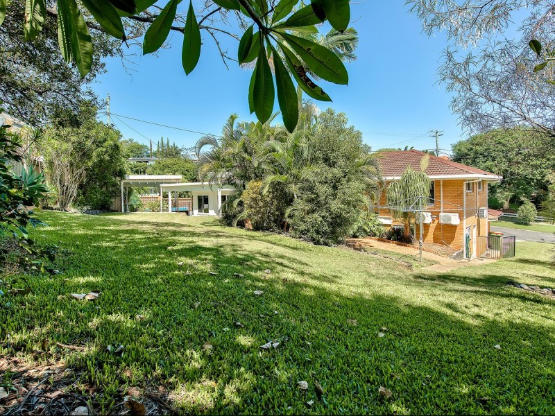 1 Euratha Street, Stafford Heights QLD 4053