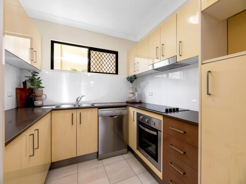 2/84 Brookfield Road, Kedron QLD 4031