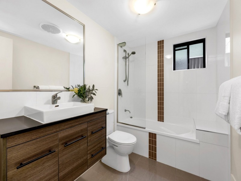 2/84 Brookfield Road, Kedron QLD 4031