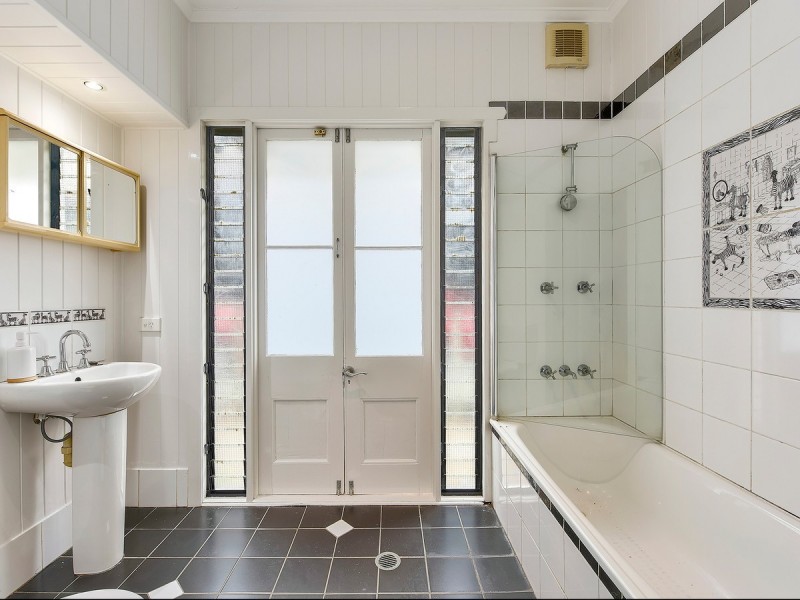 24 Lucy Street, Albion QLD 4010