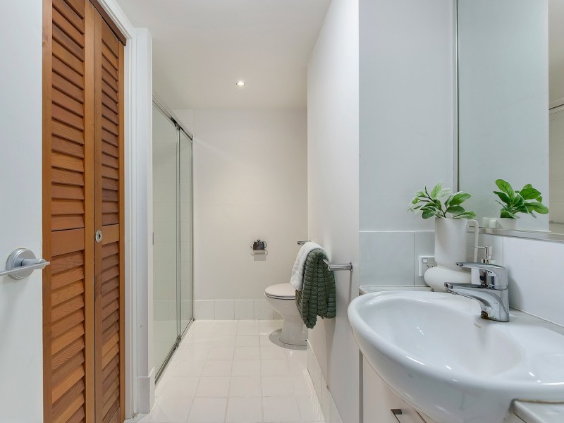 607/21 Patrick Lane, Toowong QLD 4066