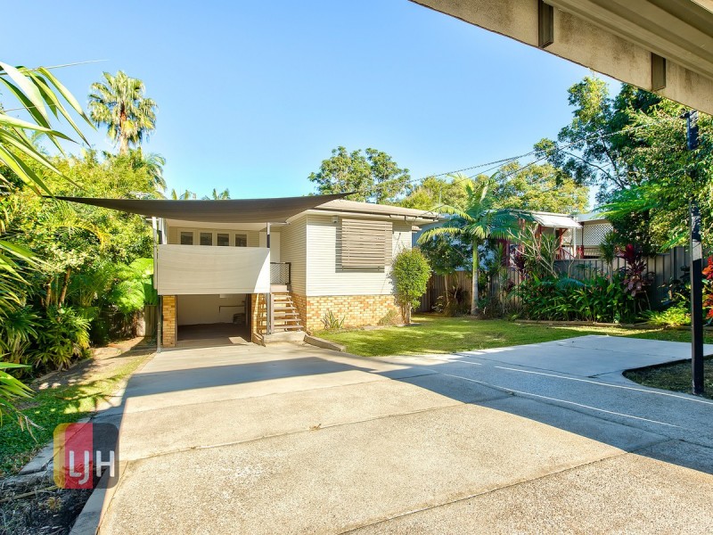 15 Camelia Avenue, Everton Hills QLD 4053