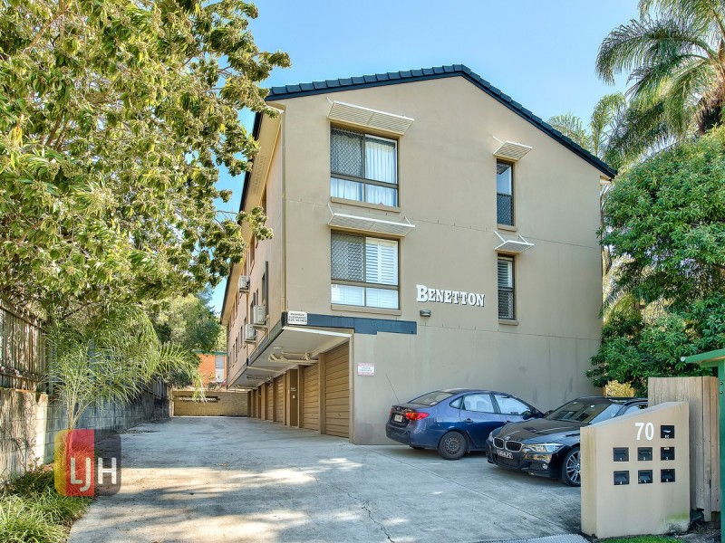 2/70 Hilltop Avenue, Chermside QLD 4032