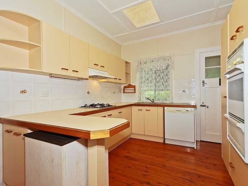 11 School Road, Stafford QLD 4053