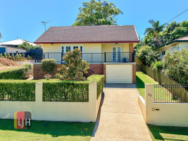 32 Watcombe Street, Wavell Heights QLD 4012