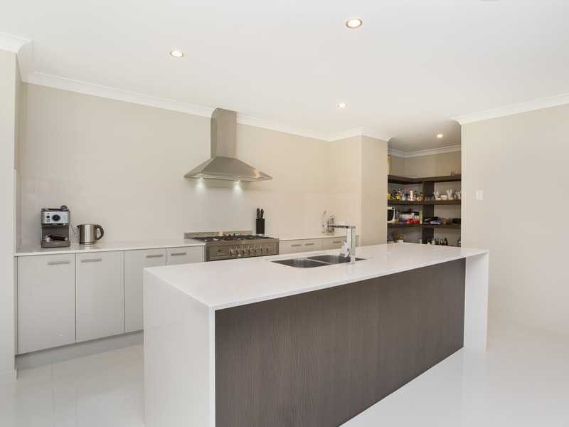 3 Kennedy Court, North Lakes QLD 4509