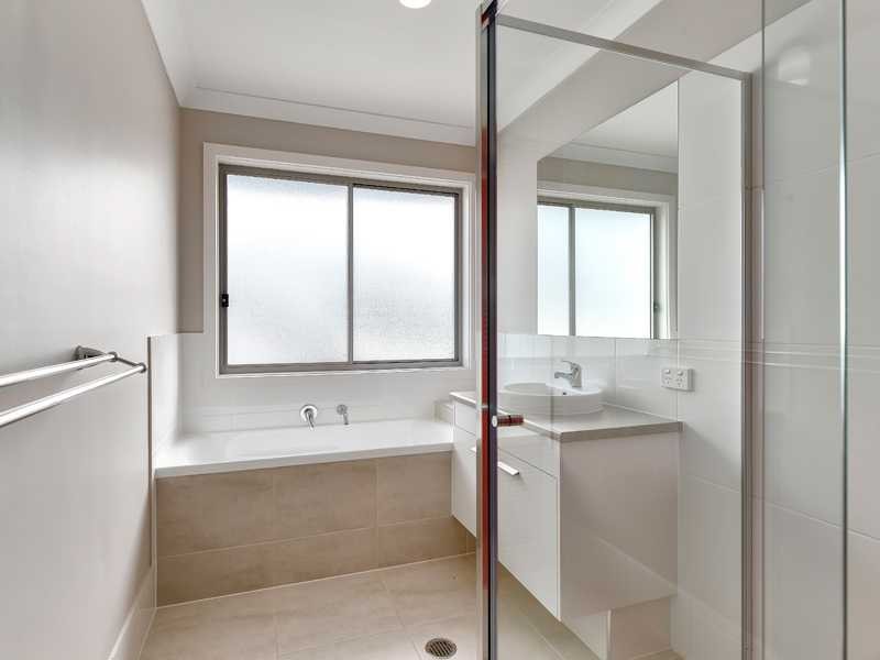 24 Fraser Street, Wooloowin QLD 4030