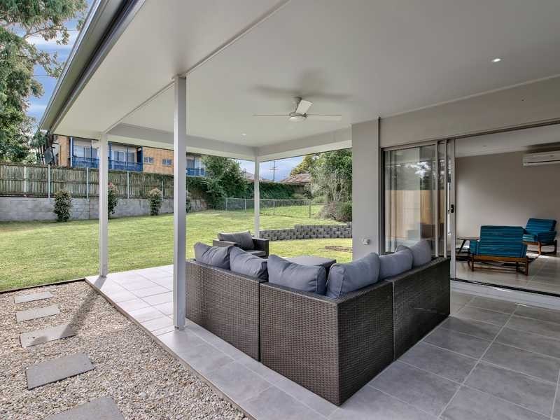 24 Fraser Street, Wooloowin QLD 4030