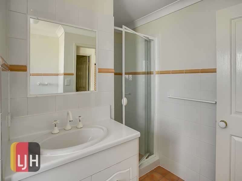 2/11 Mitchell Street, Kedron QLD 4031