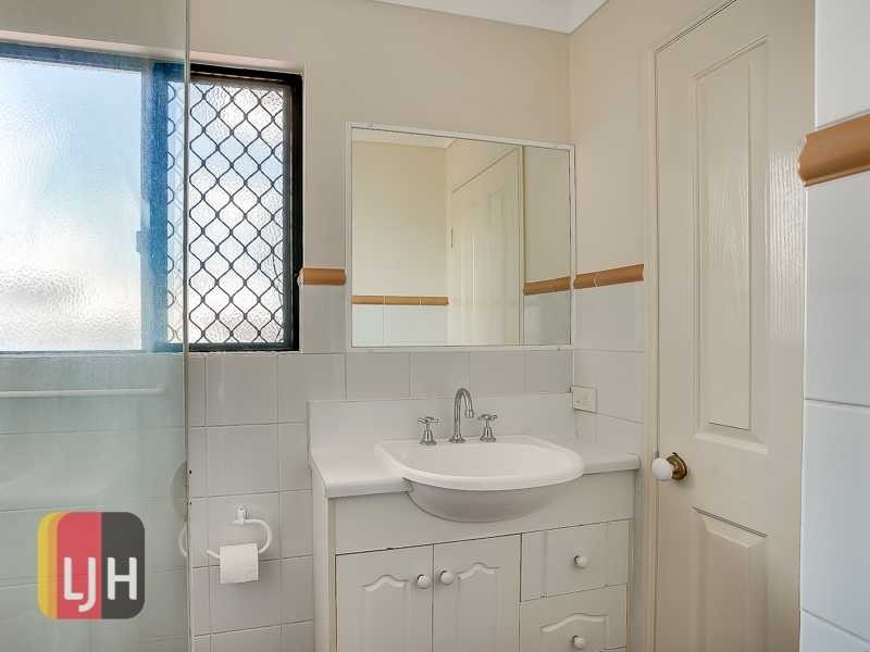 2/11 Mitchell Street, Kedron QLD 4031