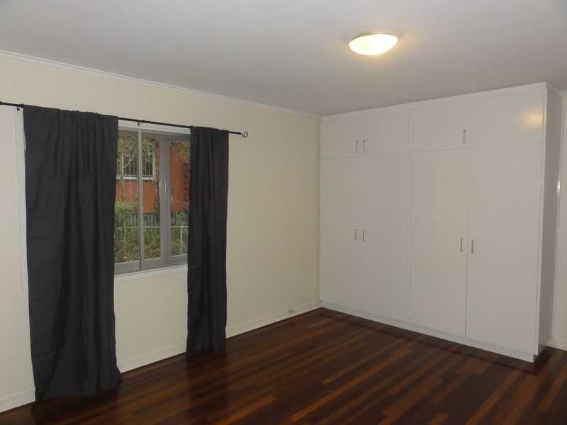 5 Sedgemoor Street, Stafford Heights QLD 4053