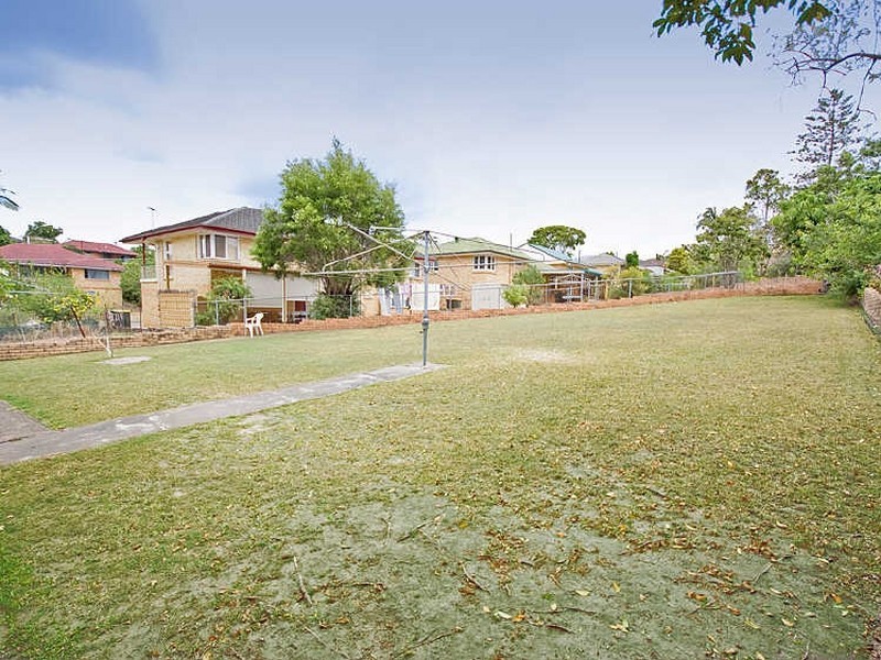 14 Euratha Street, Stafford Heights QLD 4053