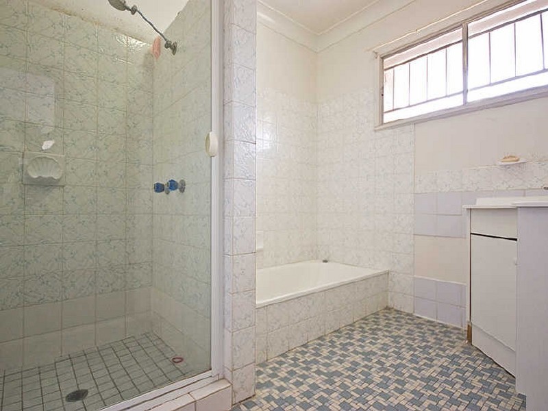 14 Euratha Street, Stafford Heights QLD 4053