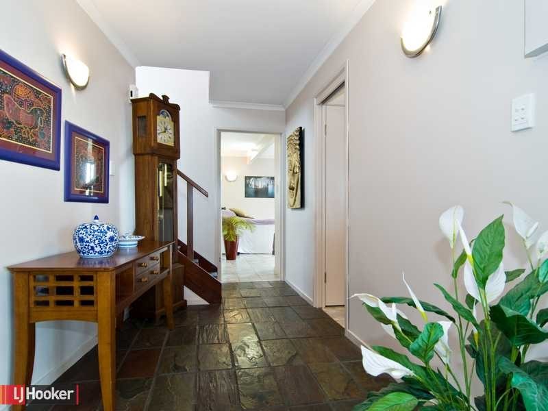 6 Atoll Crescent, Eatons Hill QLD 4037