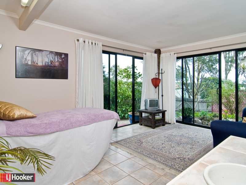 6 Atoll Crescent, Eatons Hill QLD 4037