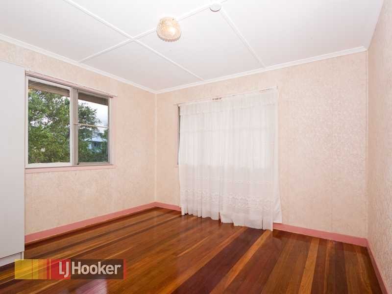 296 Kitchener Road, Stafford Heights QLD 4053