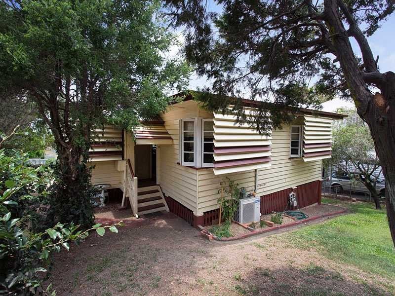 28 Dorrigo Street, Stafford Heights QLD 4053