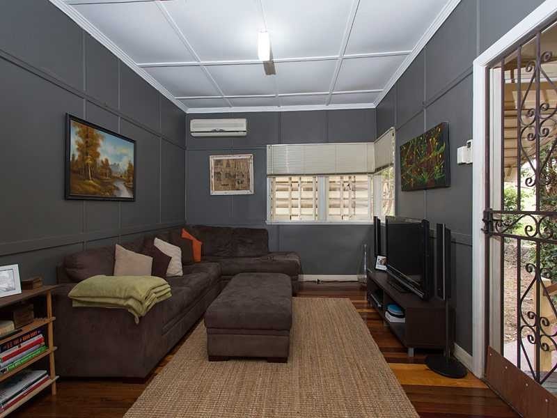 28 Dorrigo Street, Stafford Heights QLD 4053