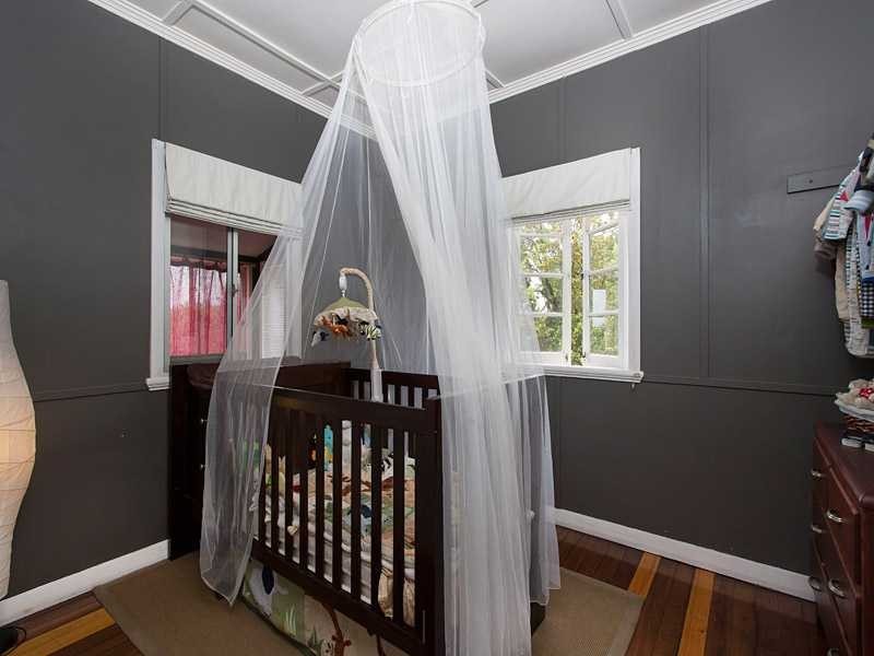 28 Dorrigo Street, Stafford Heights QLD 4053