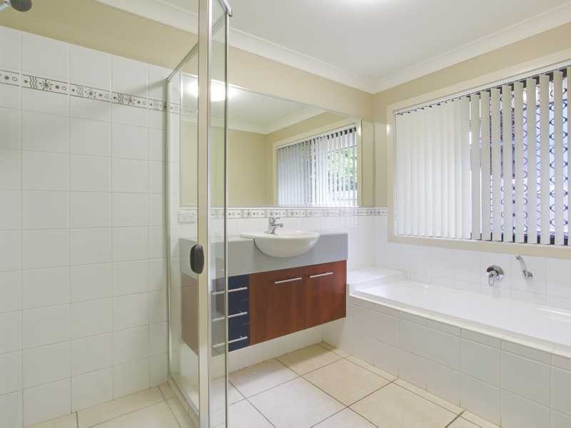 12 Jubilee Court, Eatons Hill QLD 4037