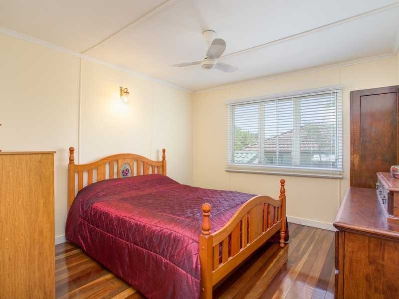 11 Sedgemoor Street, Stafford Heights QLD 4053