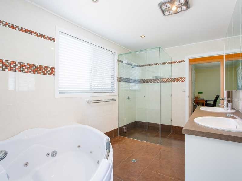 11 Sedgemoor Street, Stafford Heights QLD 4053