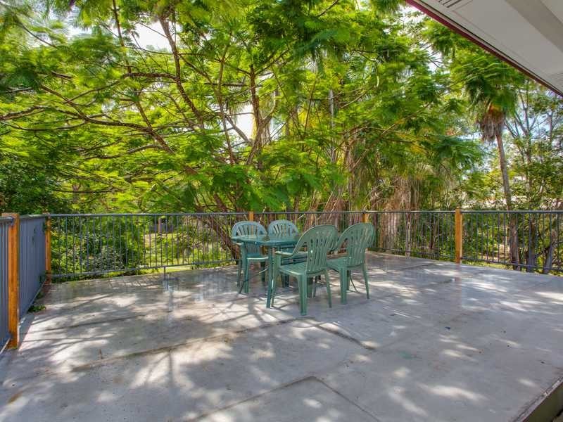 19 Amott Street, Stafford Heights QLD 4053