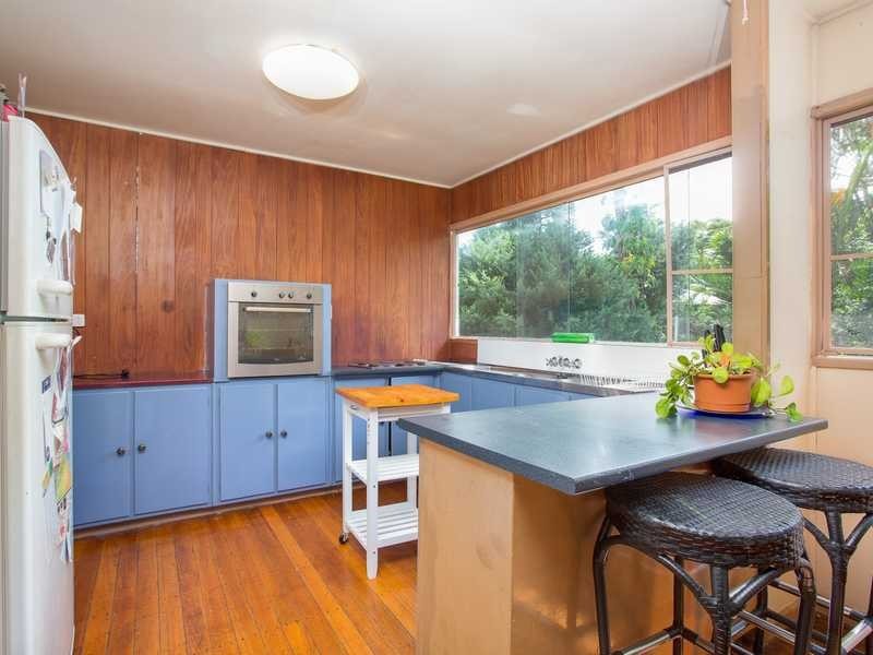 19 Amott Street, Stafford Heights QLD 4053