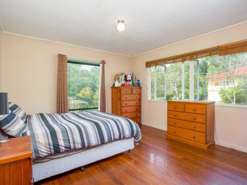 19 Amott Street, Stafford Heights QLD 4053