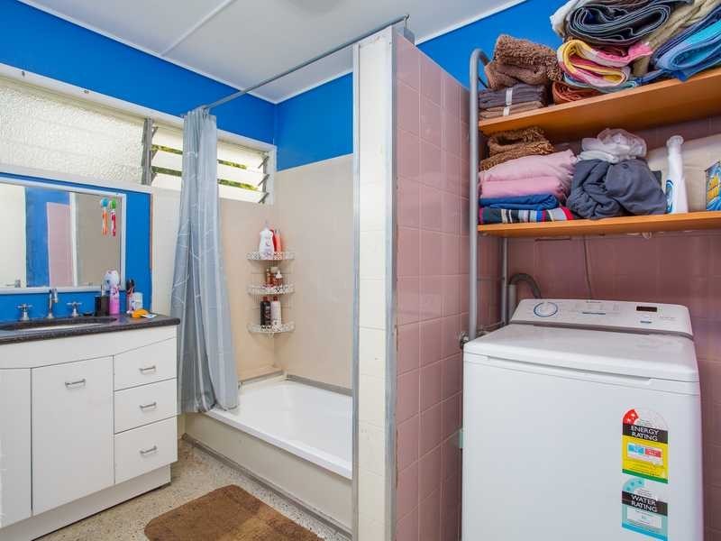 19 Amott Street, Stafford Heights QLD 4053